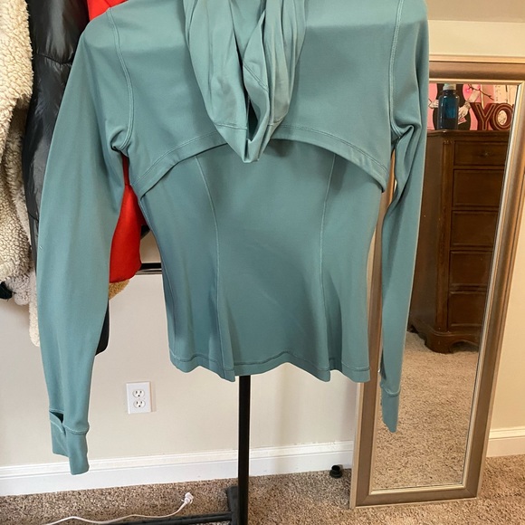 Lululemon jacket - Picture 3 of 3